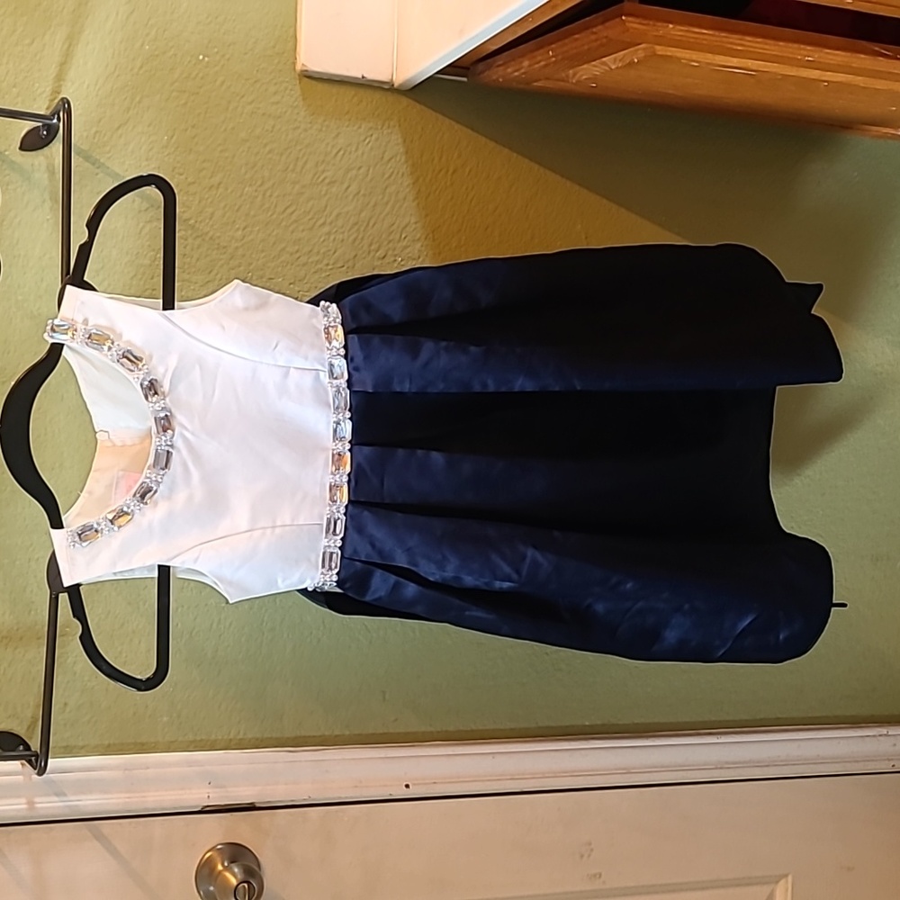 Beautiful blue and white size 6 dress
